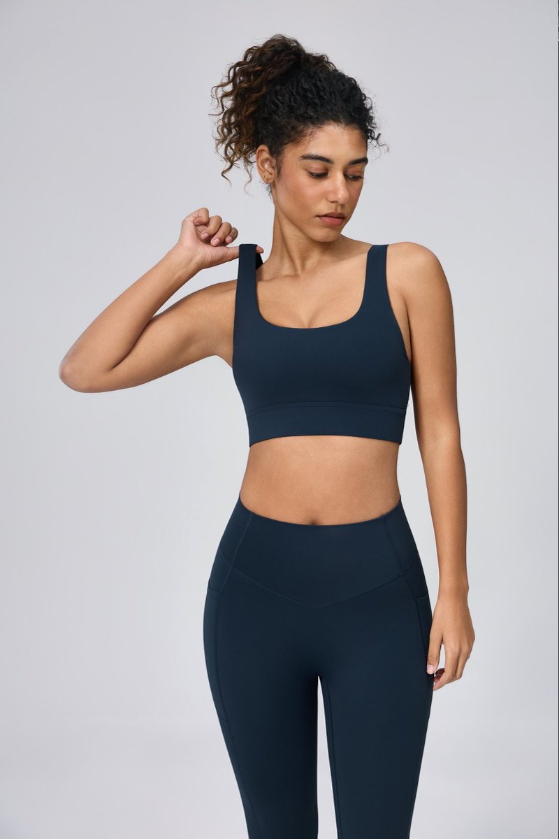 FlowCinch™ Square Neck Sports Bra